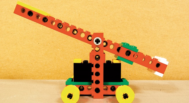 Fotografia de l'activitat MINI INNOVA - CONSTRUCCIONS MECÀNIQUES AMB LEGO. TALLER FAMILIAR Fotografia de l'activitat MINI INNOVA - CONSTRUCCIONS MECÀNIQUES AMB LEGO. TALLER FAMILIAR