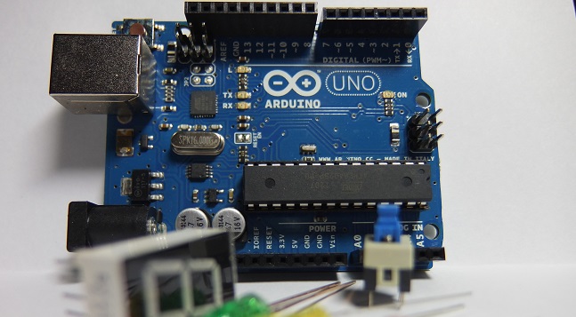 Fotografia de l'activitat INTRODUCCIÓ A ARDUINO. TALLER Fotografia de l'activitat INTRODUCCIÓ A ARDUINO. TALLER