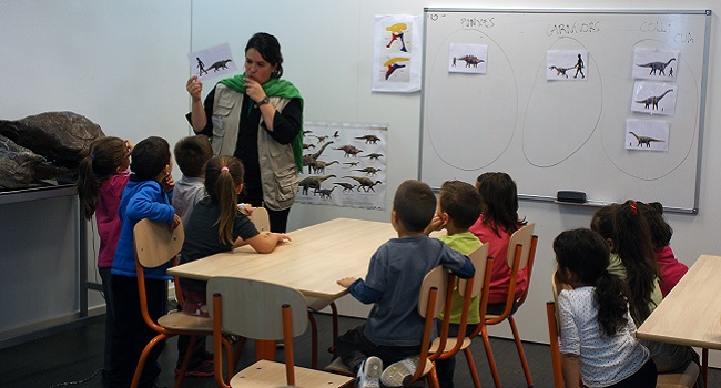 Fotografia de l'activitat COM VIVIEN ELS DINOSAURES DELS PIRINEUS? TALLER Fotografia de l'activitat COM VIVIEN ELS DINOSAURES DELS PIRINEUS? TALLER