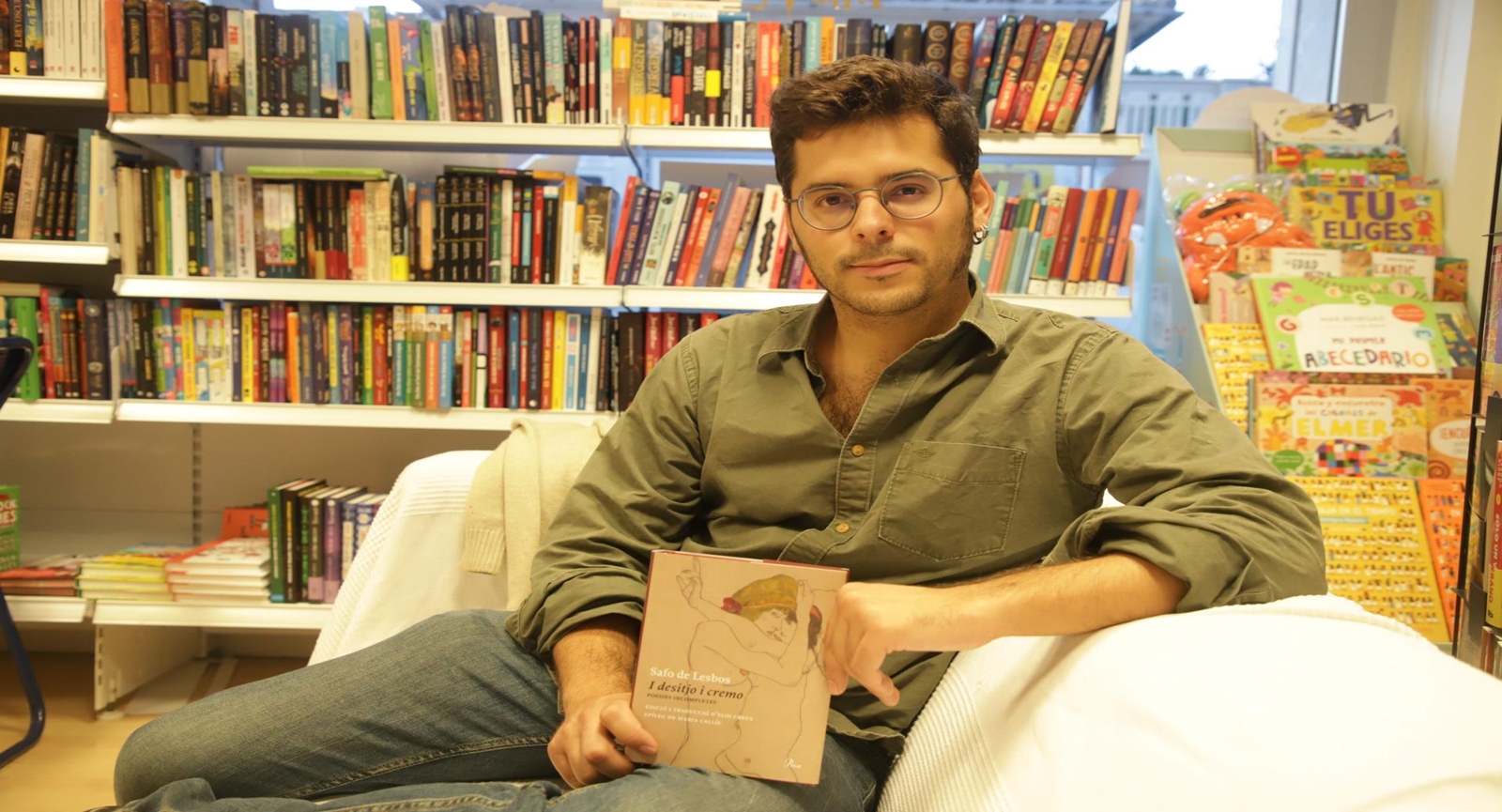 Fotografia de l'activitat ELOI CREUS AMB ´´COM UNA MOSCA ENGANXADA A LA MEL´´. AUTOR CONVIDAT Fotografia de l'activitat ELOI CREUS AMB ´´COM UNA MOSCA ENGANXADA A LA MEL´´. AUTOR CONVIDAT